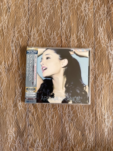 アリアナ・グランデ　ユアーズ・トゥルーリー(初回限定版)CDの写真